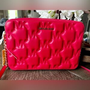 Michael Kors Jet Set, deep pink, Large Crossbody gold chain. New with tags.